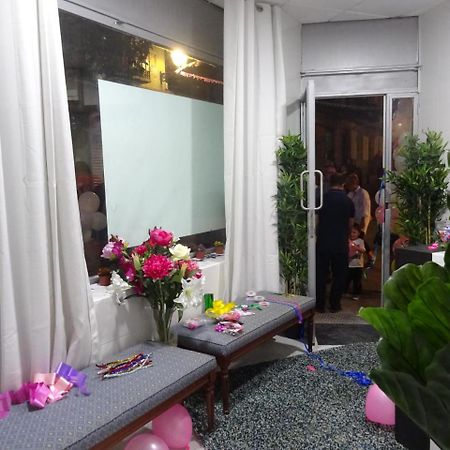 Hostal Lavapies Madrid Exterior photo