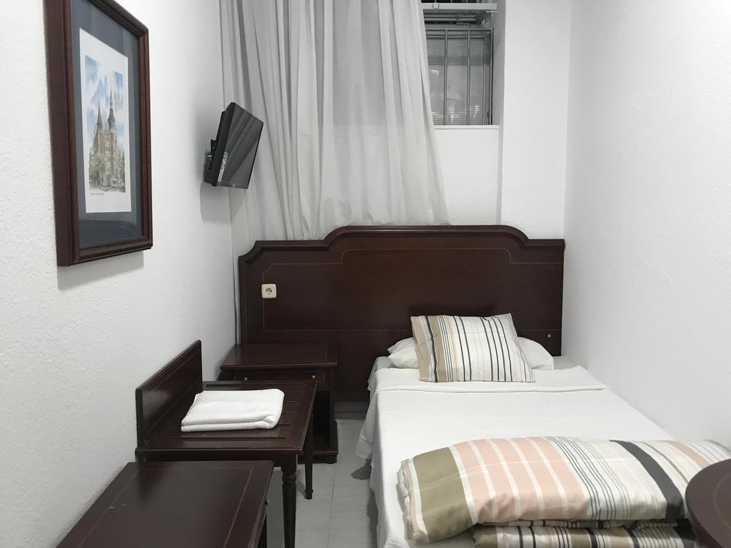 Hostal Lavapies Madrid Exterior photo