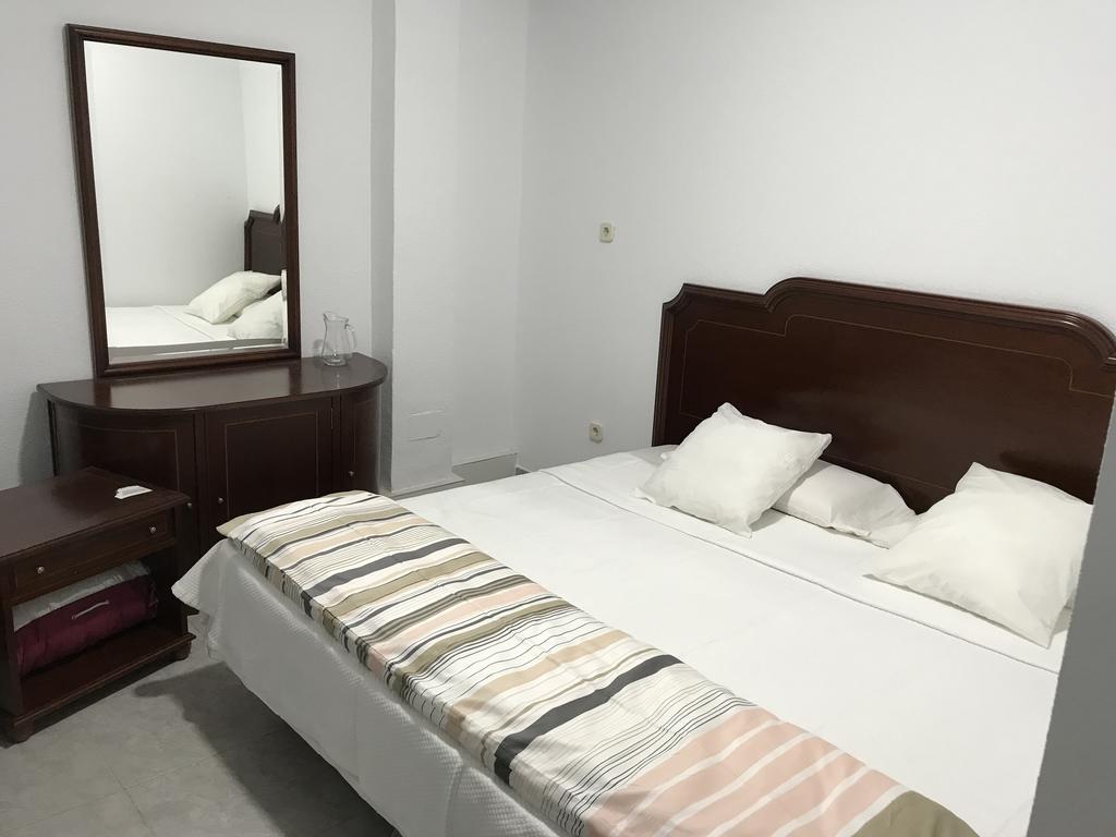 Hostal Lavapies Madrid Exterior photo