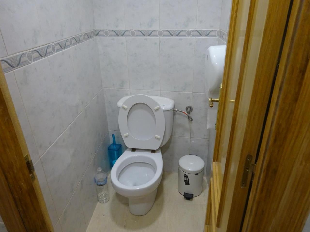 Hostal Lavapies Madrid Exterior photo
