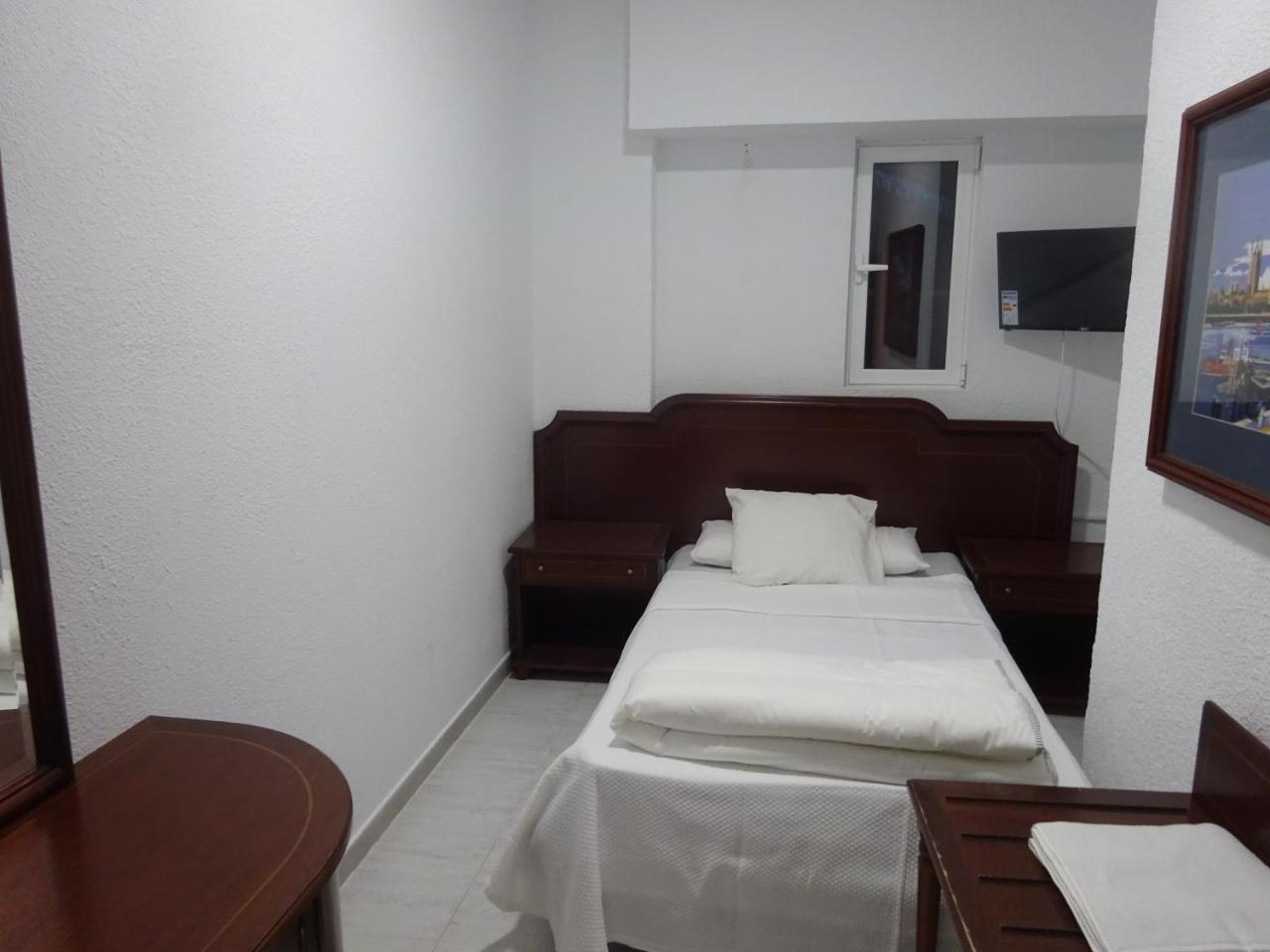 Hostal Lavapies Madrid Exterior photo